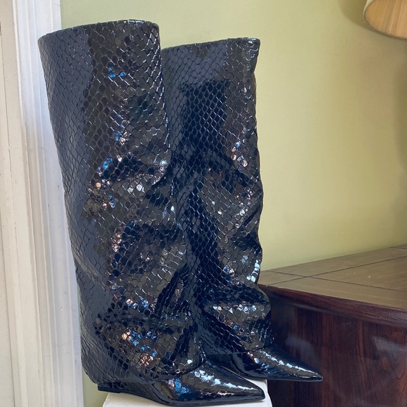 Steve Madden Black Snakeskin Pointed Toe Boots - Picture 1 of 8